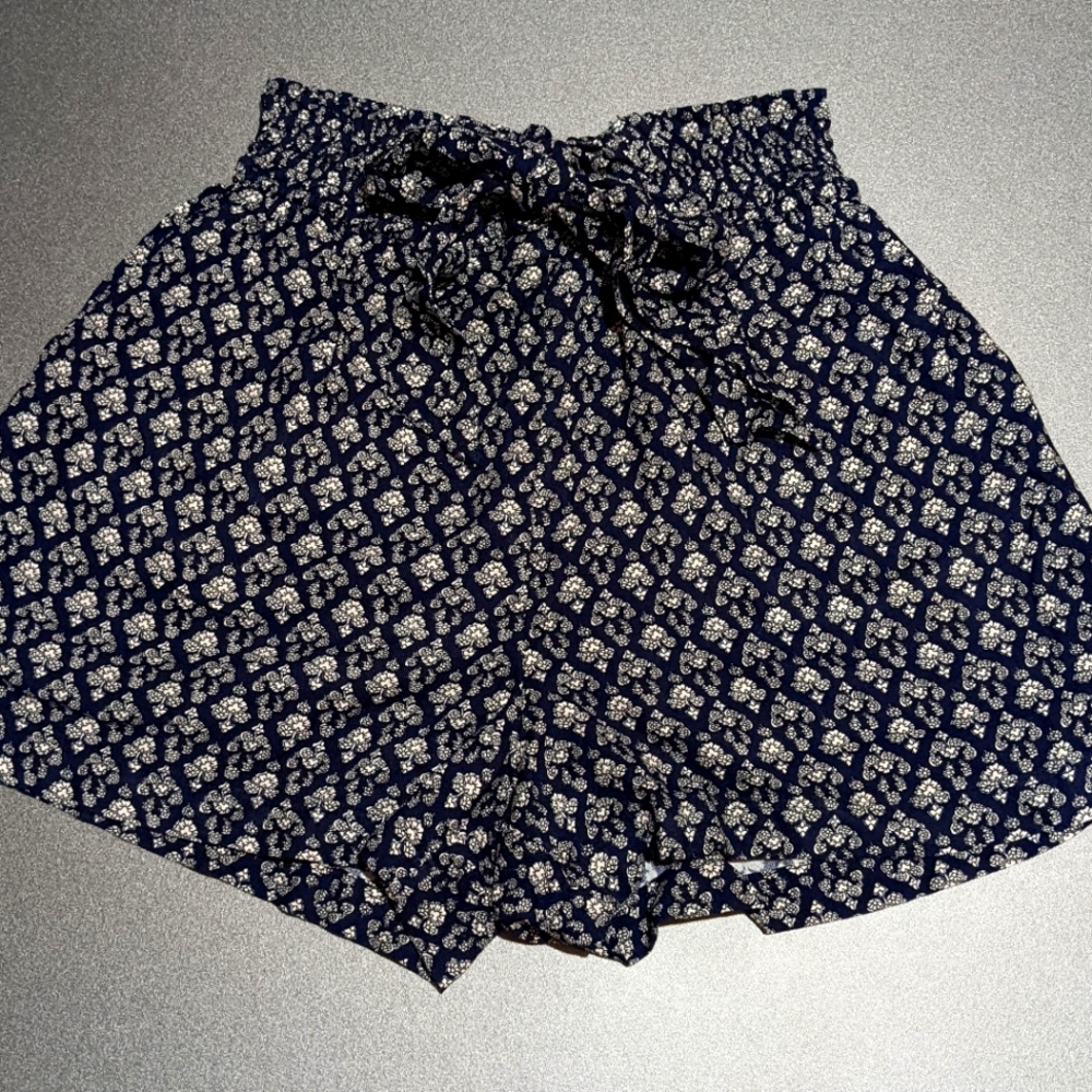 Hollister Paper bag Floral Shorts - Picture 1 of 2